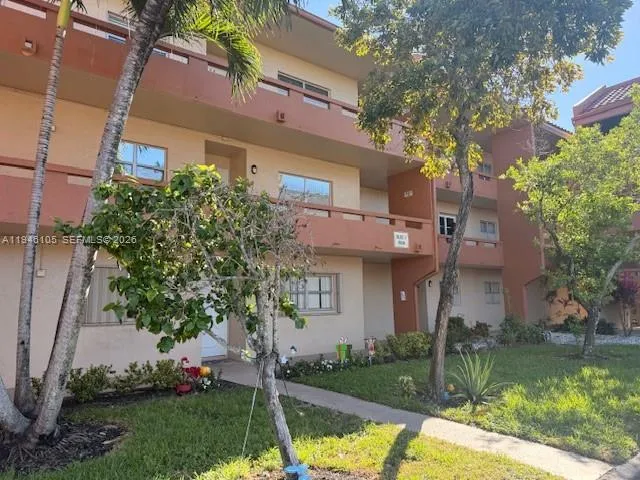 Foto de propiedad en 8818 W Mcnab Road 206, Tamarac, FL 33321 Tamarac con MLS# 