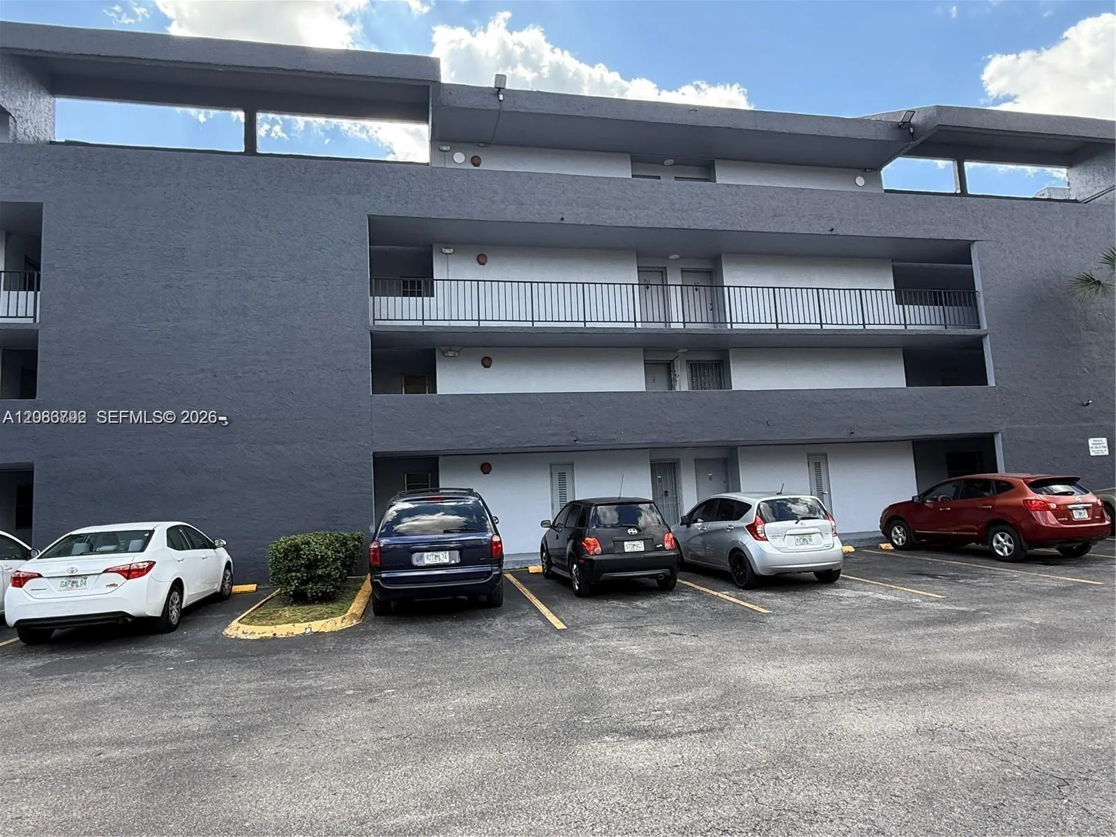 En Renta 8821 W Flagler Street 411, Miami, FL 33174, Miami, FL 33174