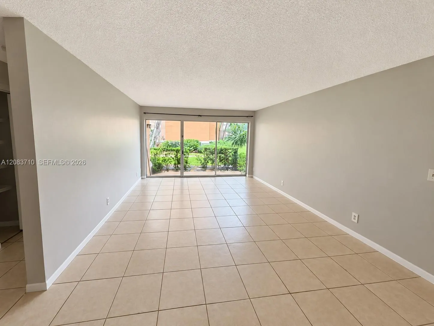 En Venta 8821 Wiles Road 102, Coral Springs, FL 33067, Coral Springs, FL 33067