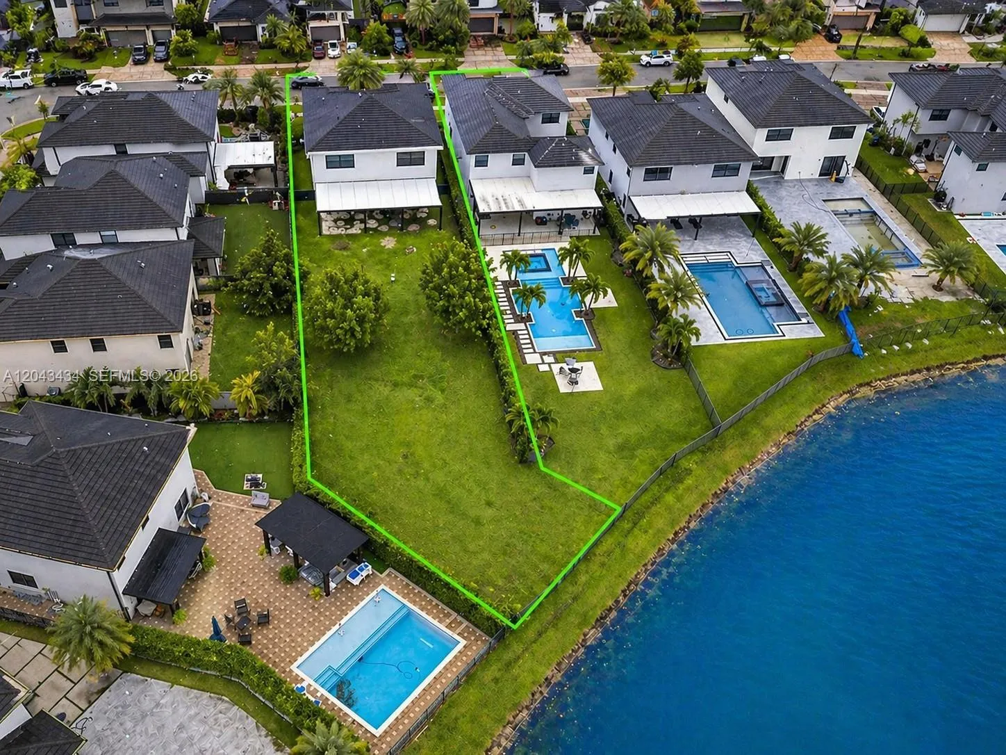 Foto de propiedad en 8822 NW 161st Terrace, Miami Lakes, FL 33018 Miami Lakes con MLS# 