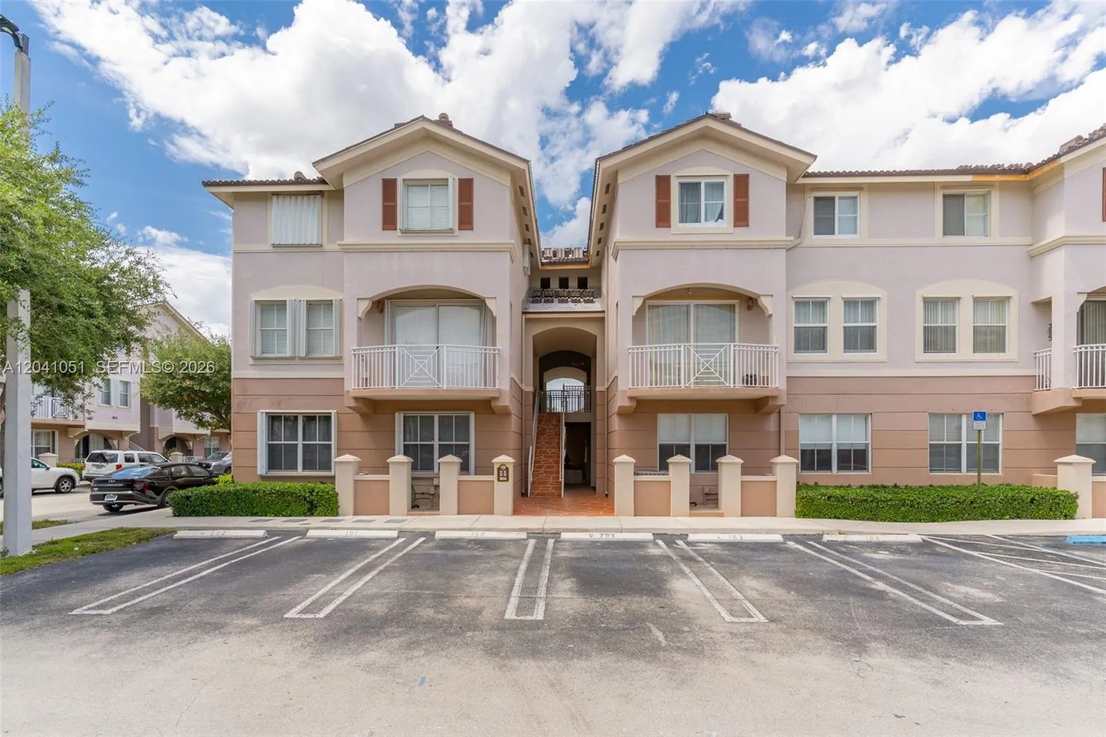 En Venta 8826 W Flagler Street 203, Miami, FL 33174, Miami, FL 33174