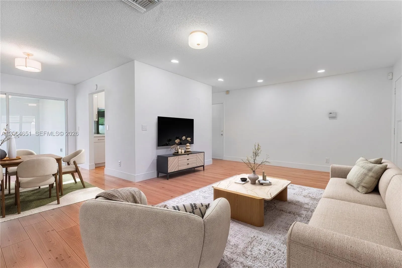 Foto de propiedad en 8830 NW 17th Street, Plantation, FL 33322 Plantation con MLS# 