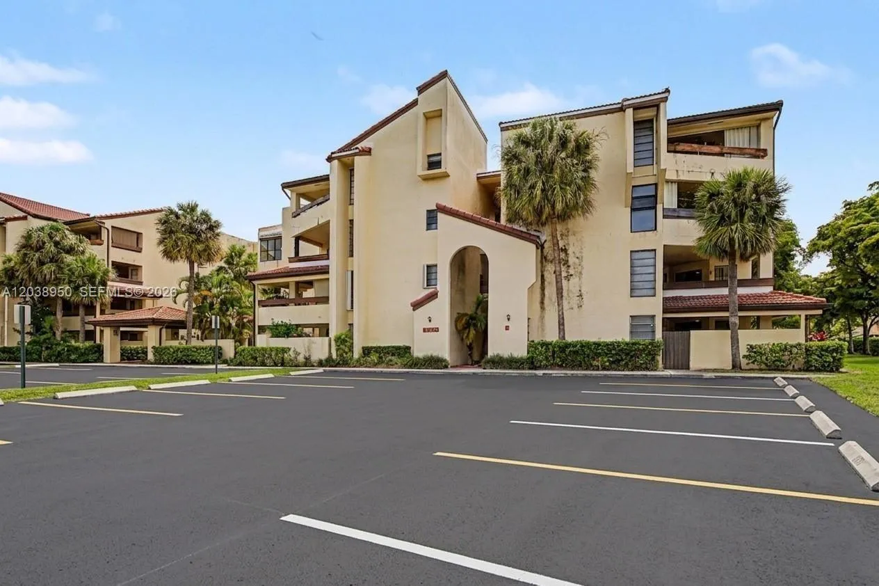 Foto de propiedad en 8830 SW 123rd Court I-308, Miami, FL 33186 Miami con MLS# 