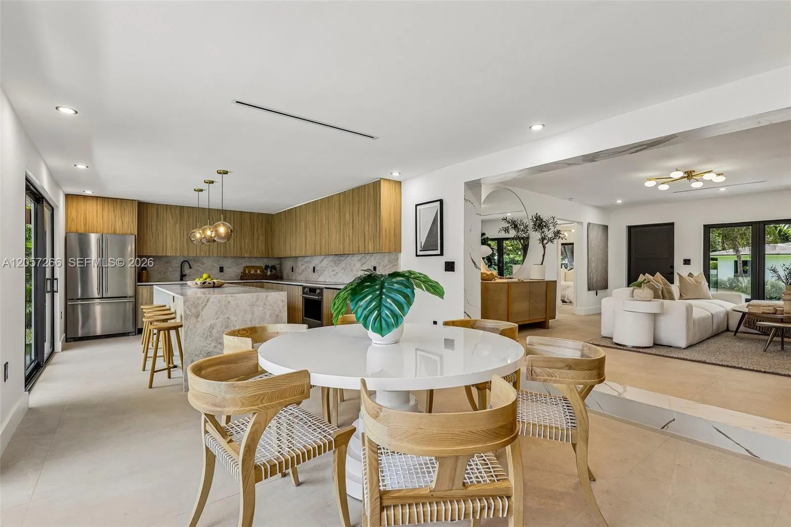 En Venta 8835 NE 9th Court, Miami, FL 33138, Miami, FL 33138