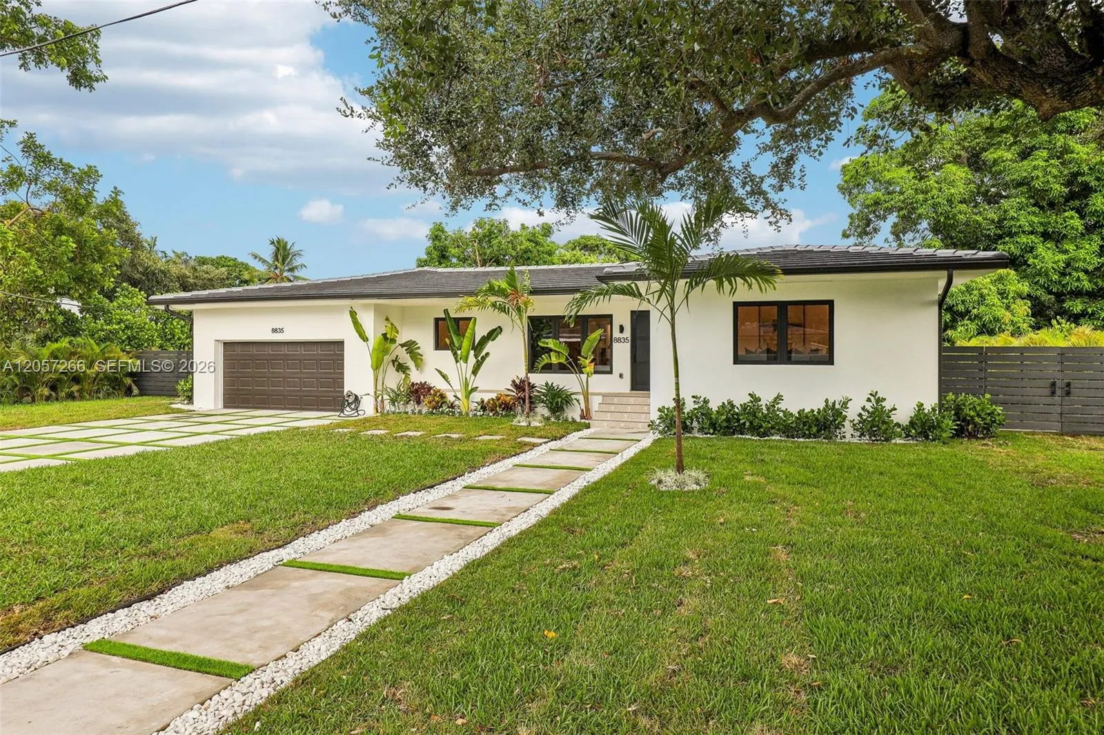 En Venta 8835 NE 9th Court, Miami, FL 33138, Miami, FL 33138