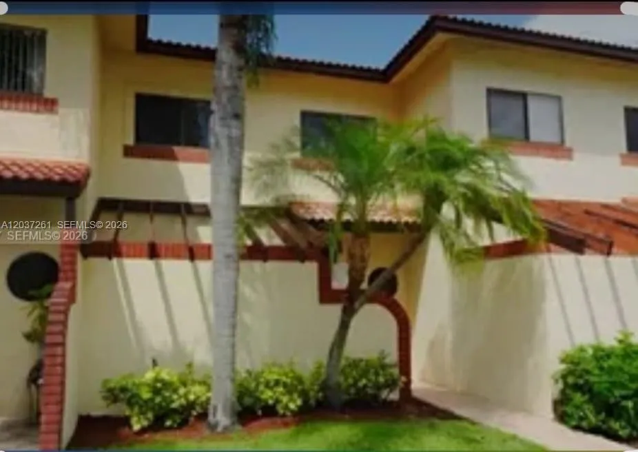Foto de propiedad en 8837 NW 48th Street ., Sunrise, FL 33351 Sunrise con MLS# 