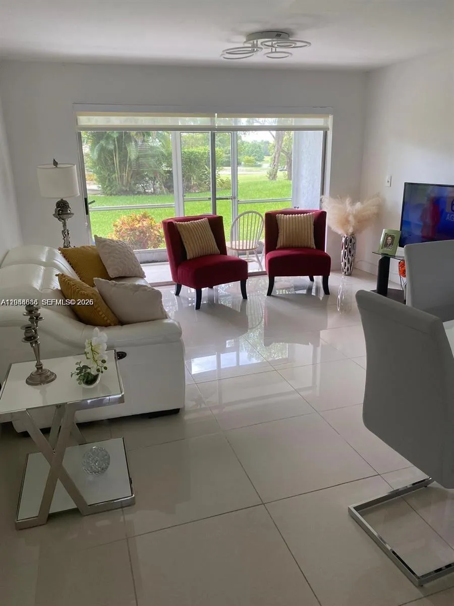 Foto de propiedad en 8838 W Mcnab Road 104, Tamarac, FL 33321 Tamarac con MLS# 