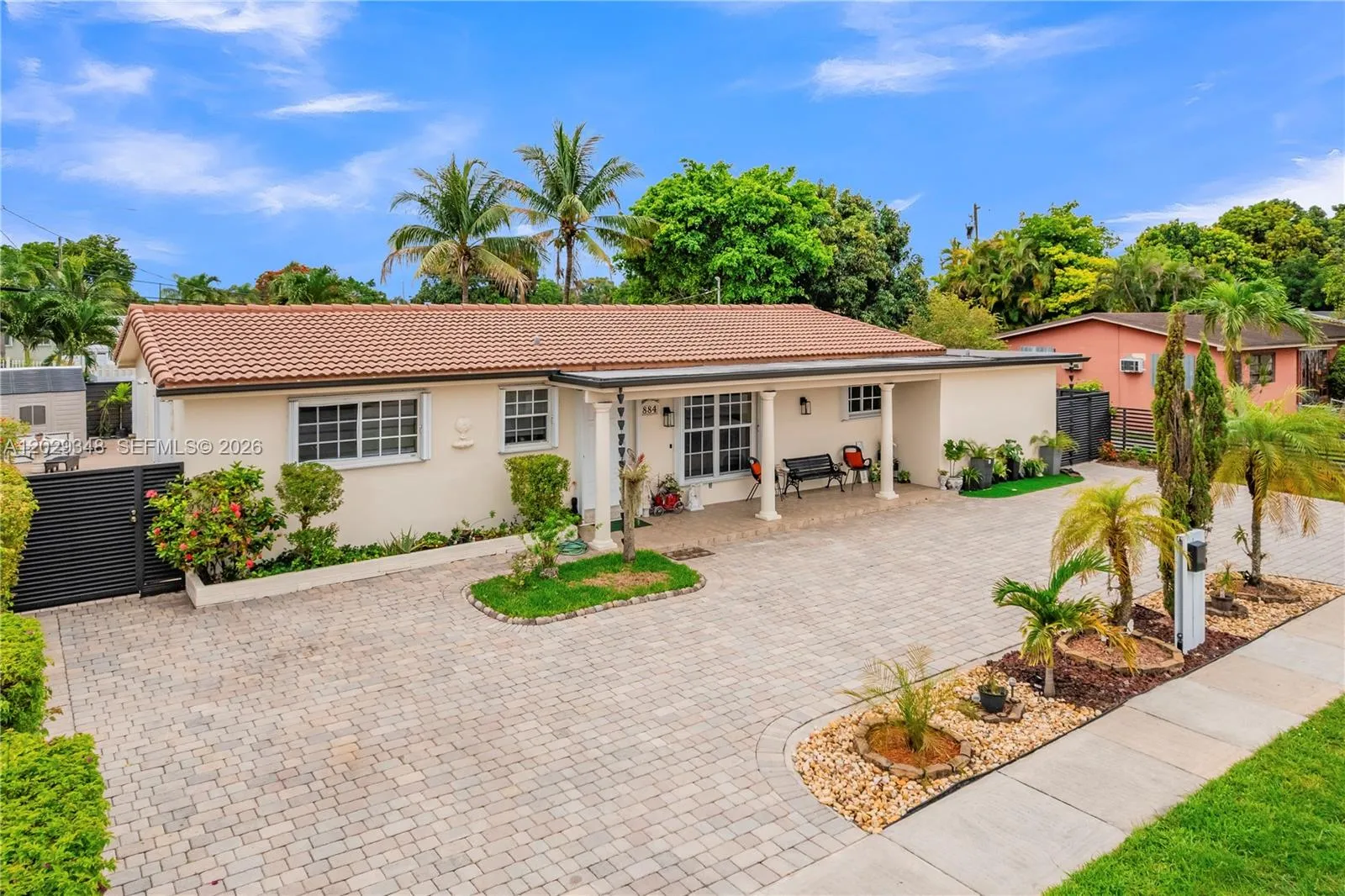 Foto de propiedad en 884 W 72nd Place, Hialeah, FL 33014 Hialeah con MLS# 