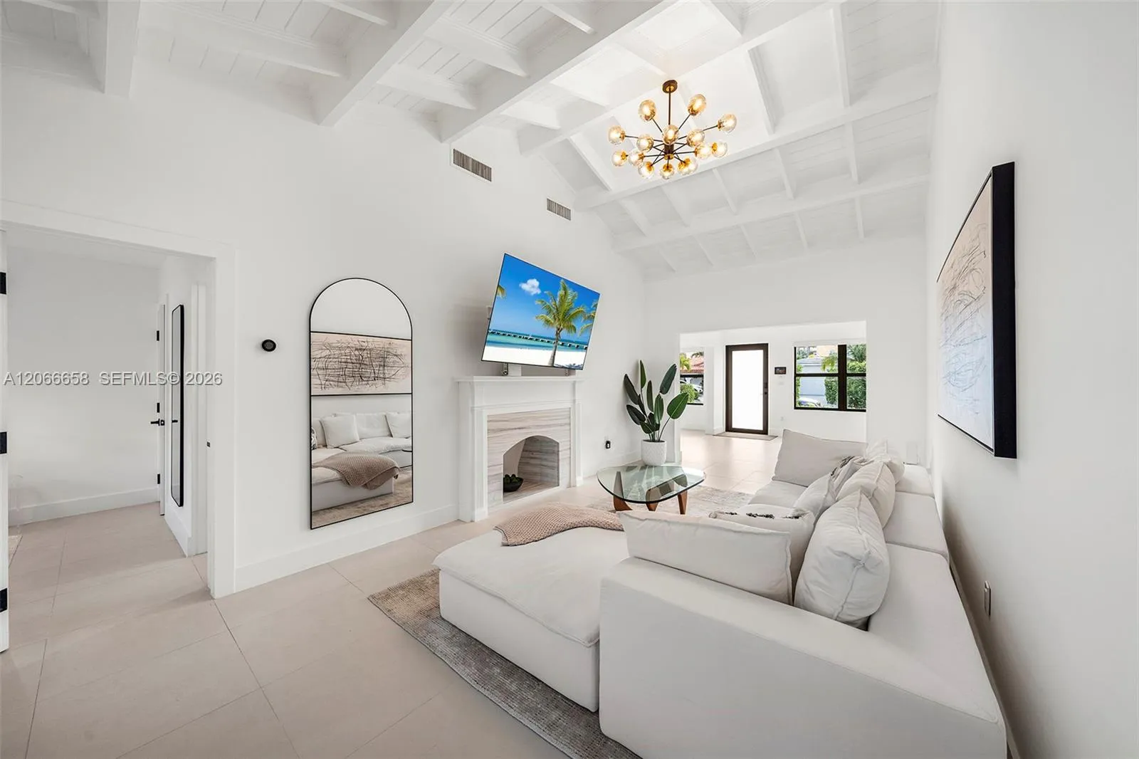 Foto de propiedad en 8844 Abbott Avenue, Surfside, FL 33154 Surfside con MLS# 