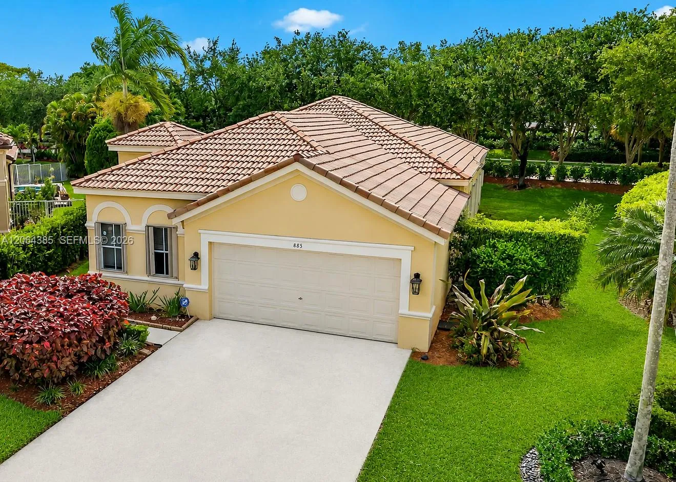 Foto de propiedad en 885 Tanglewood Circle 885, Weston, FL 33327 Weston con MLS# 