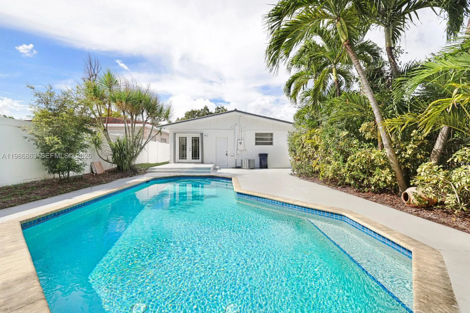 Foto de propiedad en 8850 NE 4th Avenue, El Portal, FL 33138 El Portal con MLS# 