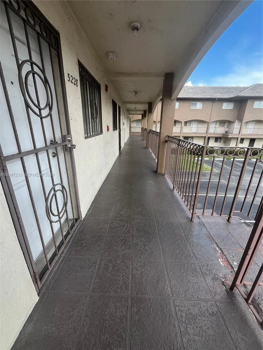 Foto de propiedad en 8851 NW 119 Street 5222, Hialeah Gardens, FL 33018 Hialeah Gardens con MLS# 