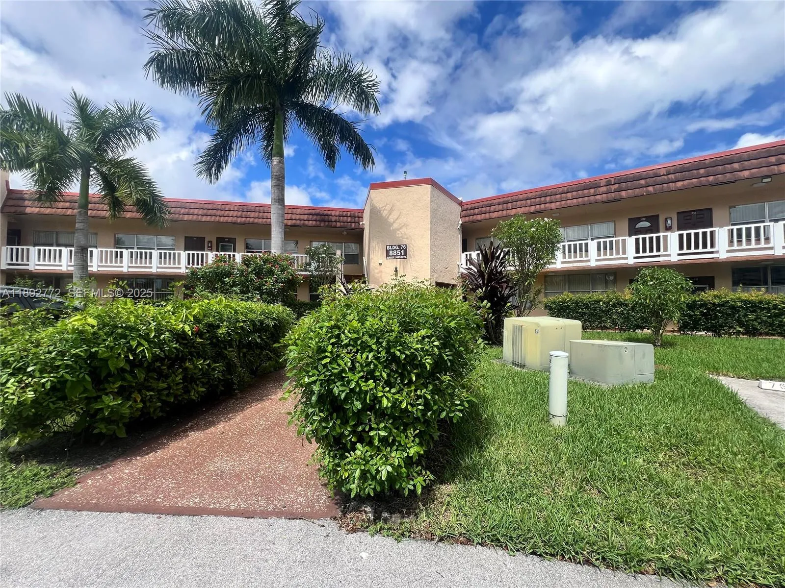 Foto de propiedad en 8851 Sunrise Lakes Boulevard 109, Sunrise, FL 33322 Sunrise con MLS# 