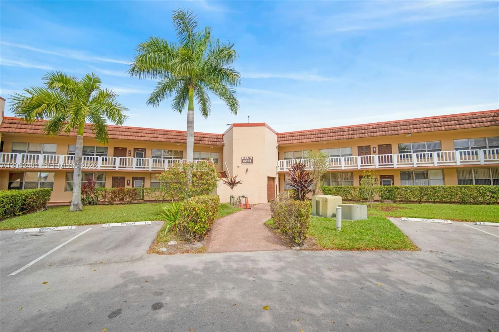 Foto de propiedad en 8851 Sunrise Lakes Boulevard 116, Sunrise, FL 33322 Sunrise con MLS# 