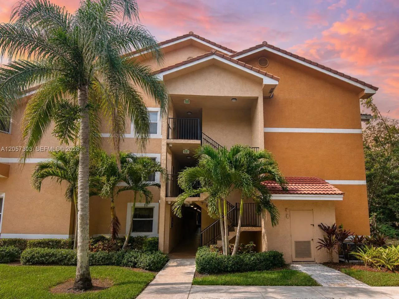 Foto de propiedad en 8851 Wiles Road 208, Coral Springs, FL 33067 Coral Springs con MLS# 