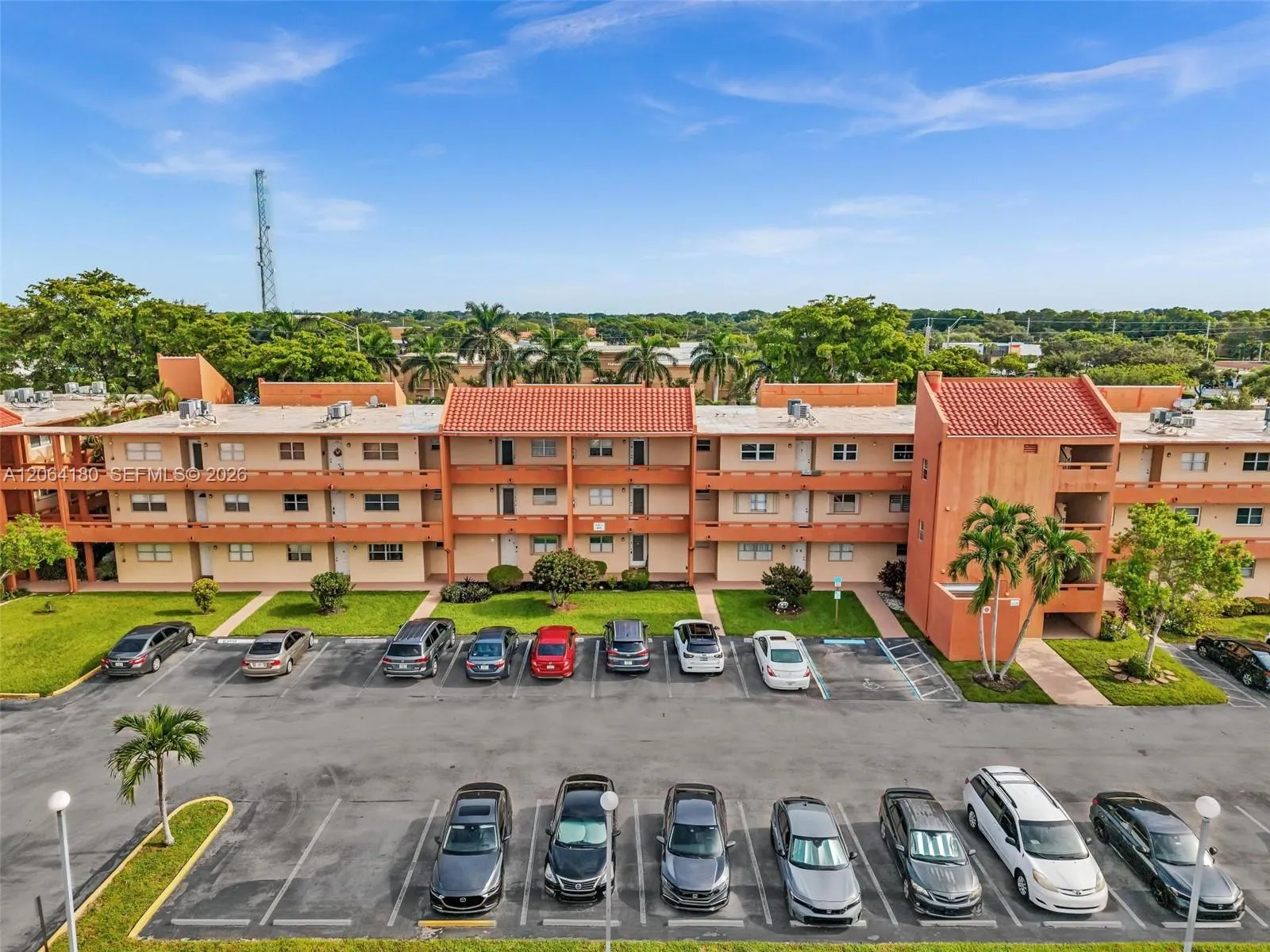 En Venta 8852 W Mcnab Road 203, Tamarac, FL 33321, Tamarac, FL 33321