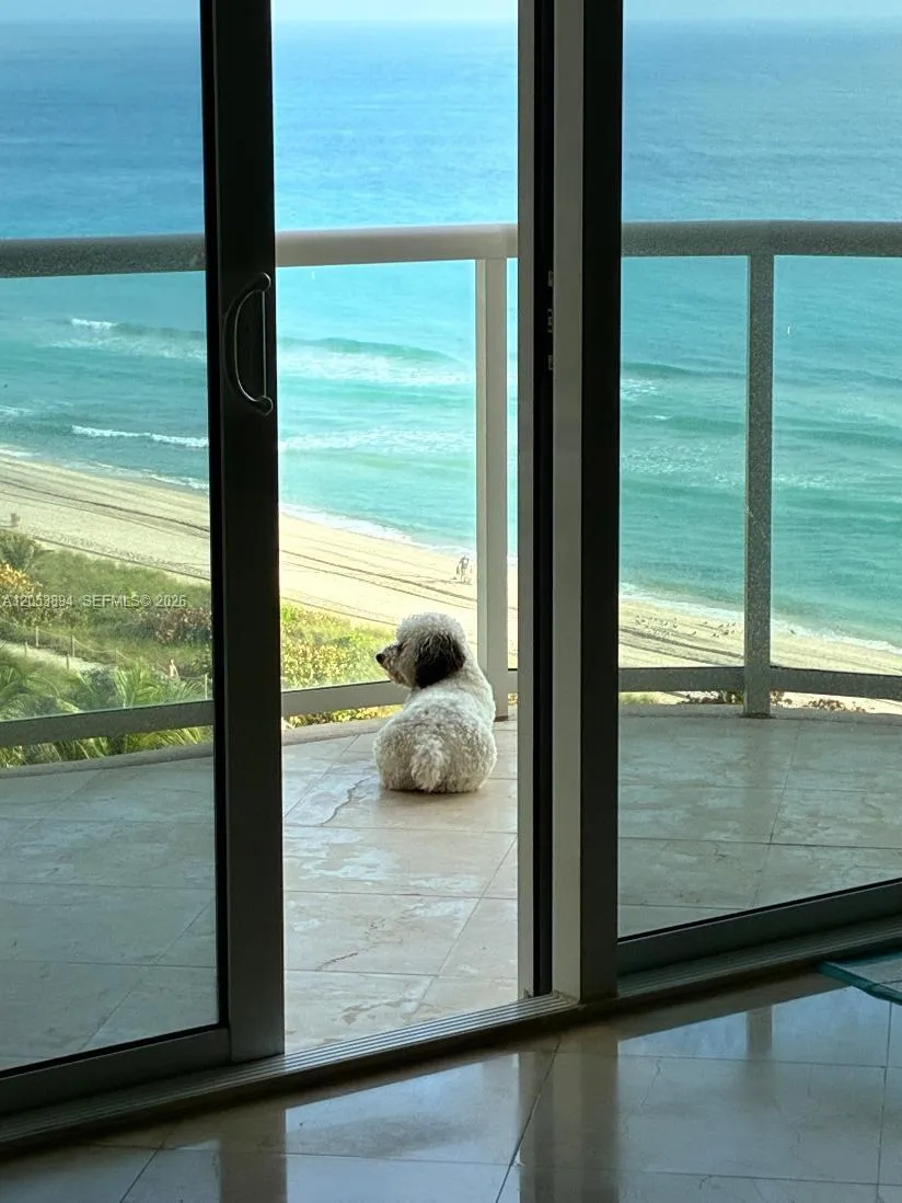 Foto de propiedad en 8855 Collins Avenue 11B, Surfside, FL 33154 Surfside con MLS# 