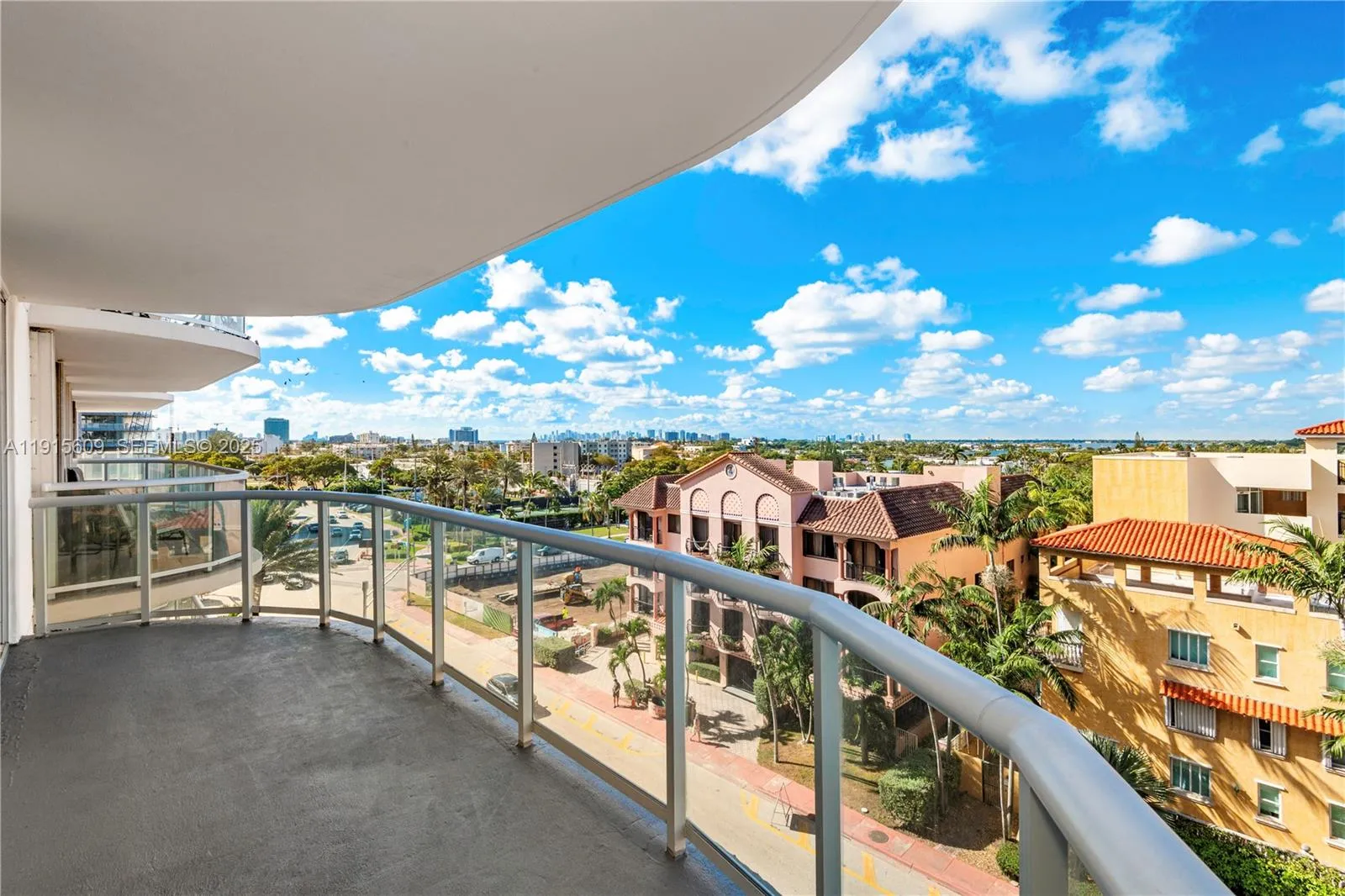 Foto de propiedad en 8855 Collins Avenue 6E, Surfside, FL 33154 Surfside con MLS# 