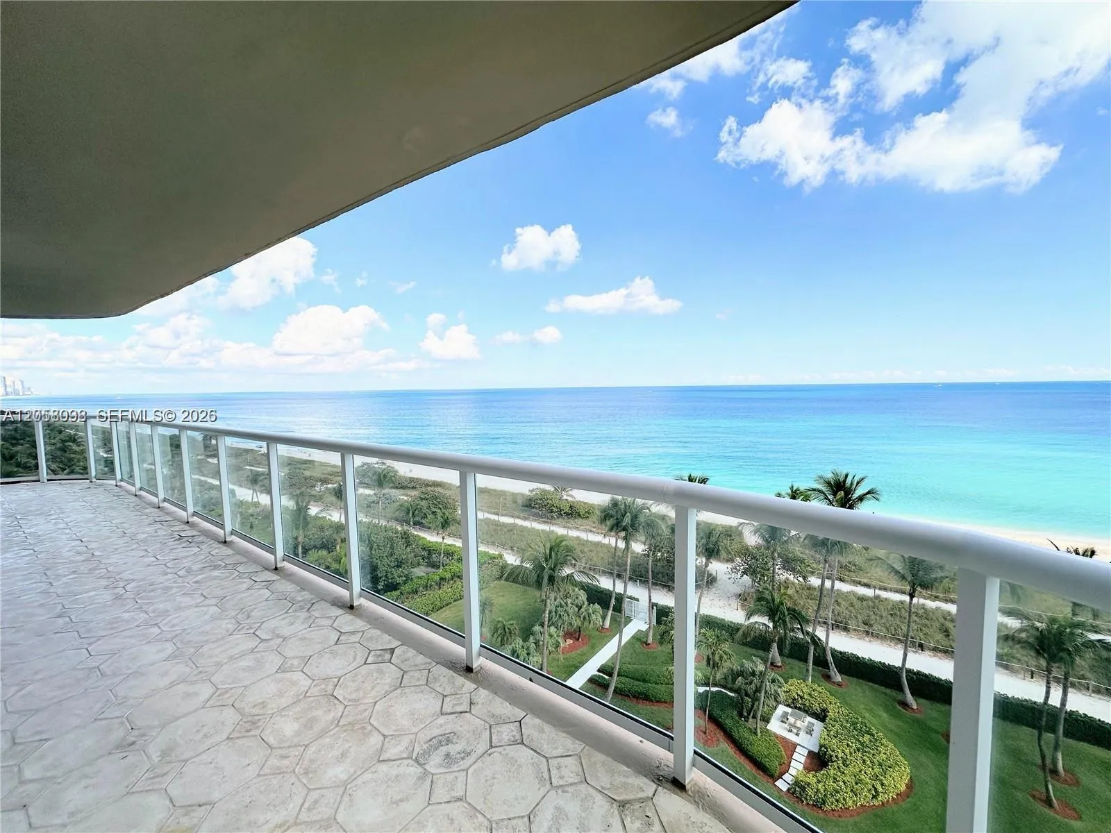 Foto de propiedad en 8855 Collins Avenue 8A, Surfside, FL 33154 Surfside con MLS# 