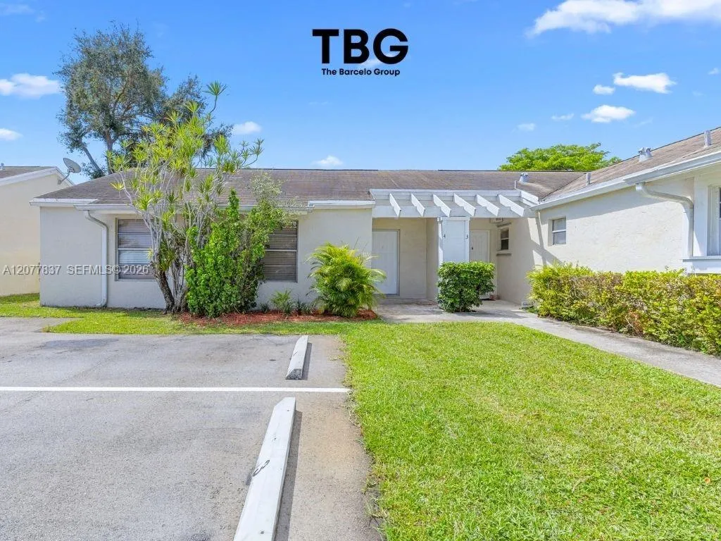 En Venta 886 NE 214th Lane 4, Miami, FL 33179, Miami, FL 33179