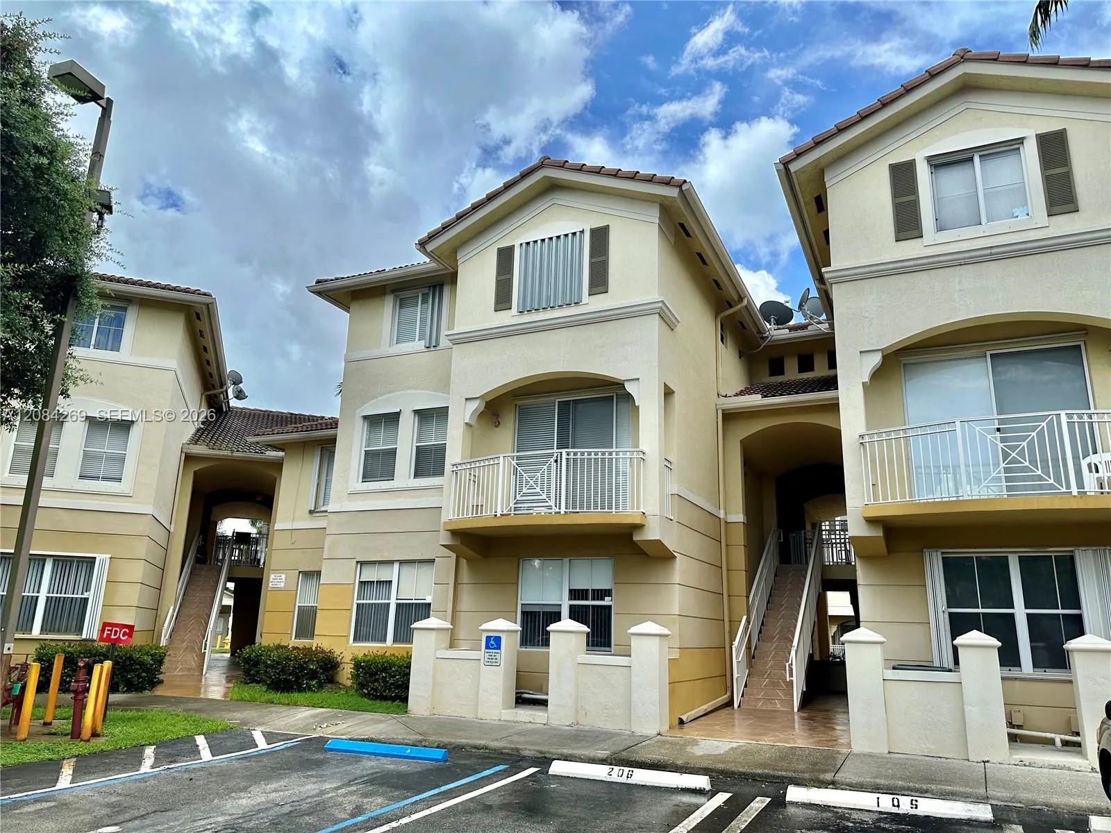 En Renta 8866 W Flagler Street 206, Miami, FL 33174, Miami, FL 33174