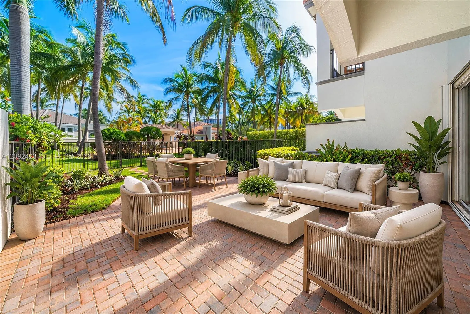 En Venta 887 W Spinnaker Drive W, Hollywood, FL 33019, Hollywood, FL 33019