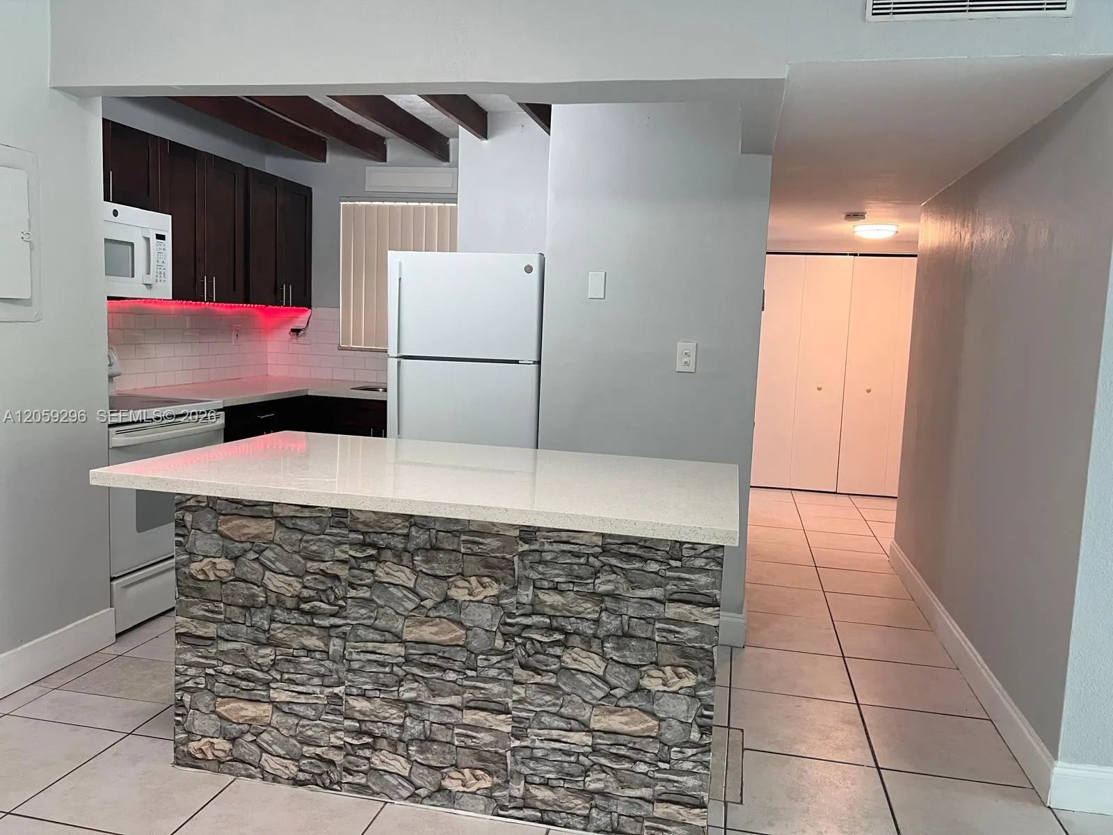 Foto de propiedad en 8870 Fontainebleau Boulevard 309, Miami, FL 33172 Miami con MLS# 