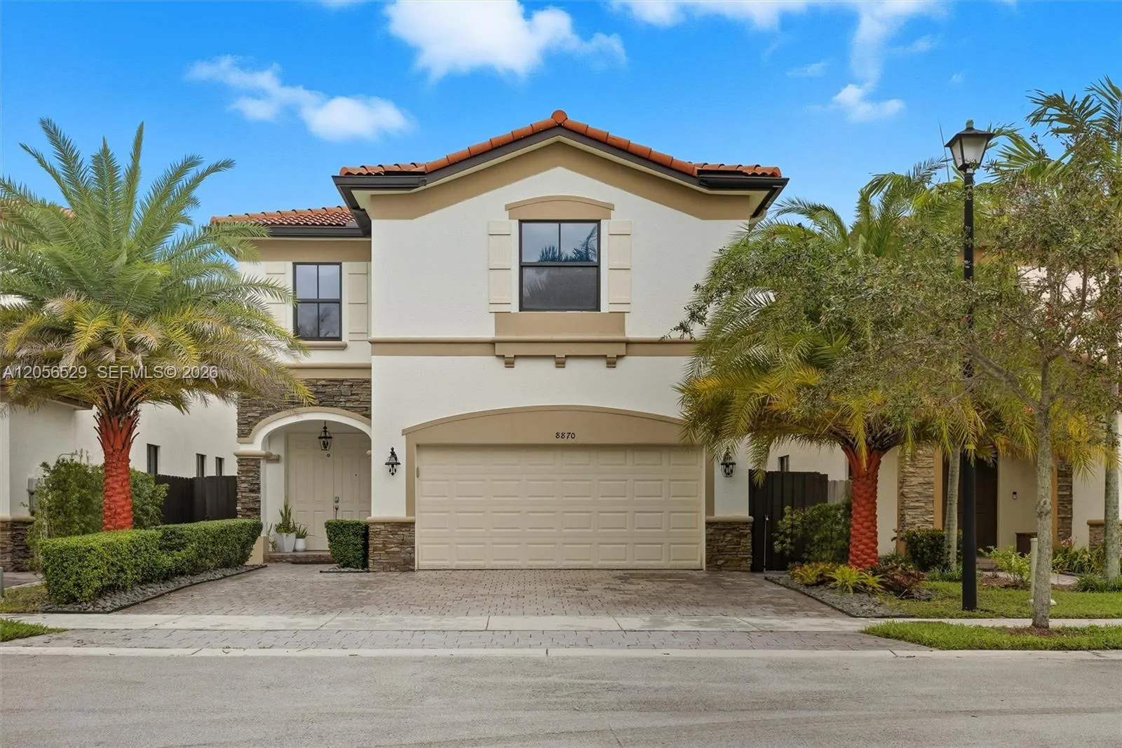 Foto de propiedad en 8870 NW 99th Path, Doral, FL 33178 Doral con MLS# 