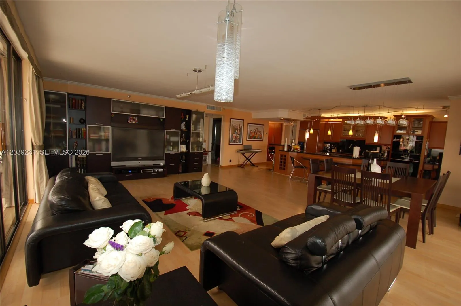 Foto de propiedad en 8877 Collins Avenue 507, Surfside, FL 33154 Surfside con MLS# 