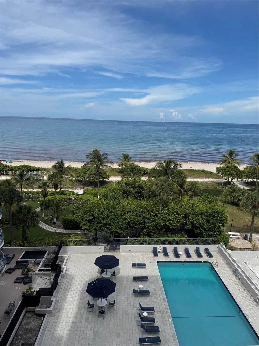 Foto de propiedad en 8877 Collins Avenue 708, Surfside, FL 33154 Surfside con MLS# 