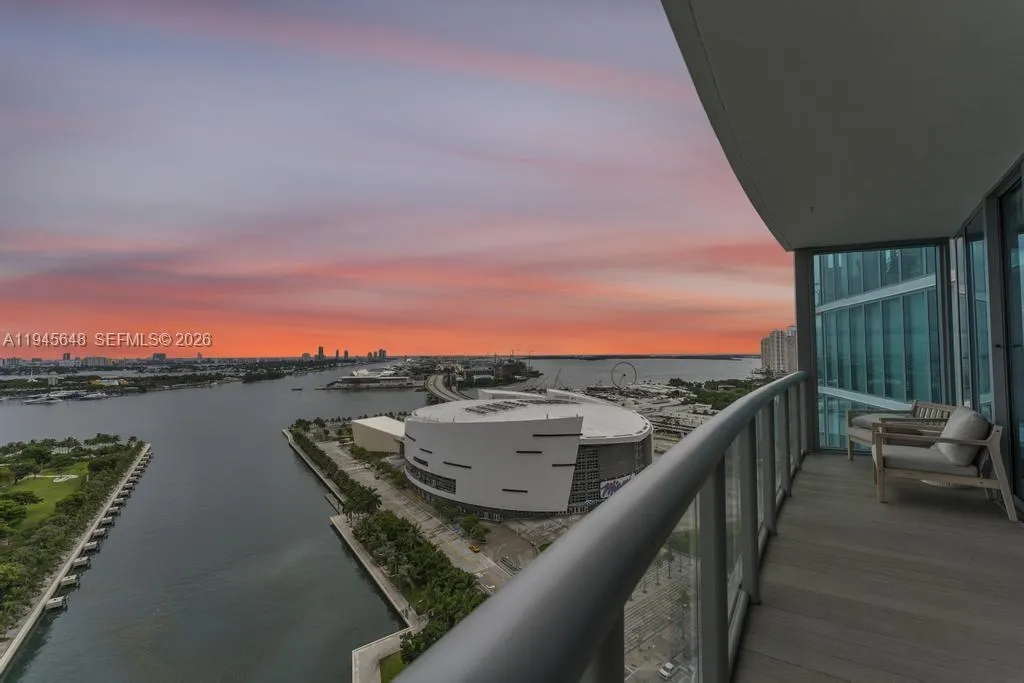 Foto de propiedad en 888 Biscayne Boulevard 2409, Miami, FL 33132 Miami con MLS# 