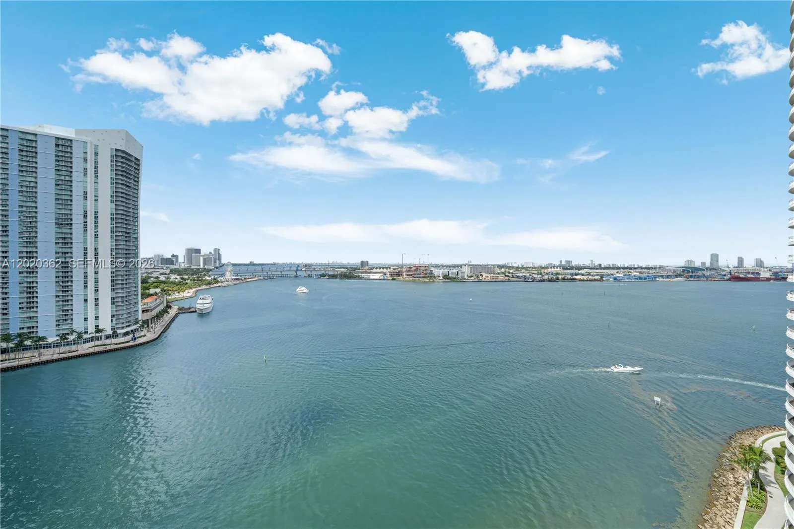 Foto de propiedad en 888 Brickell Key Drive 1612, Miami, FL 33131 Miami con MLS#