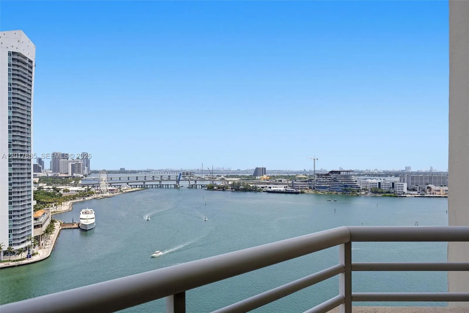 Foto de propiedad en 888 Brickell Key Drive 2010, Miami, FL 33131 Miami con MLS#
