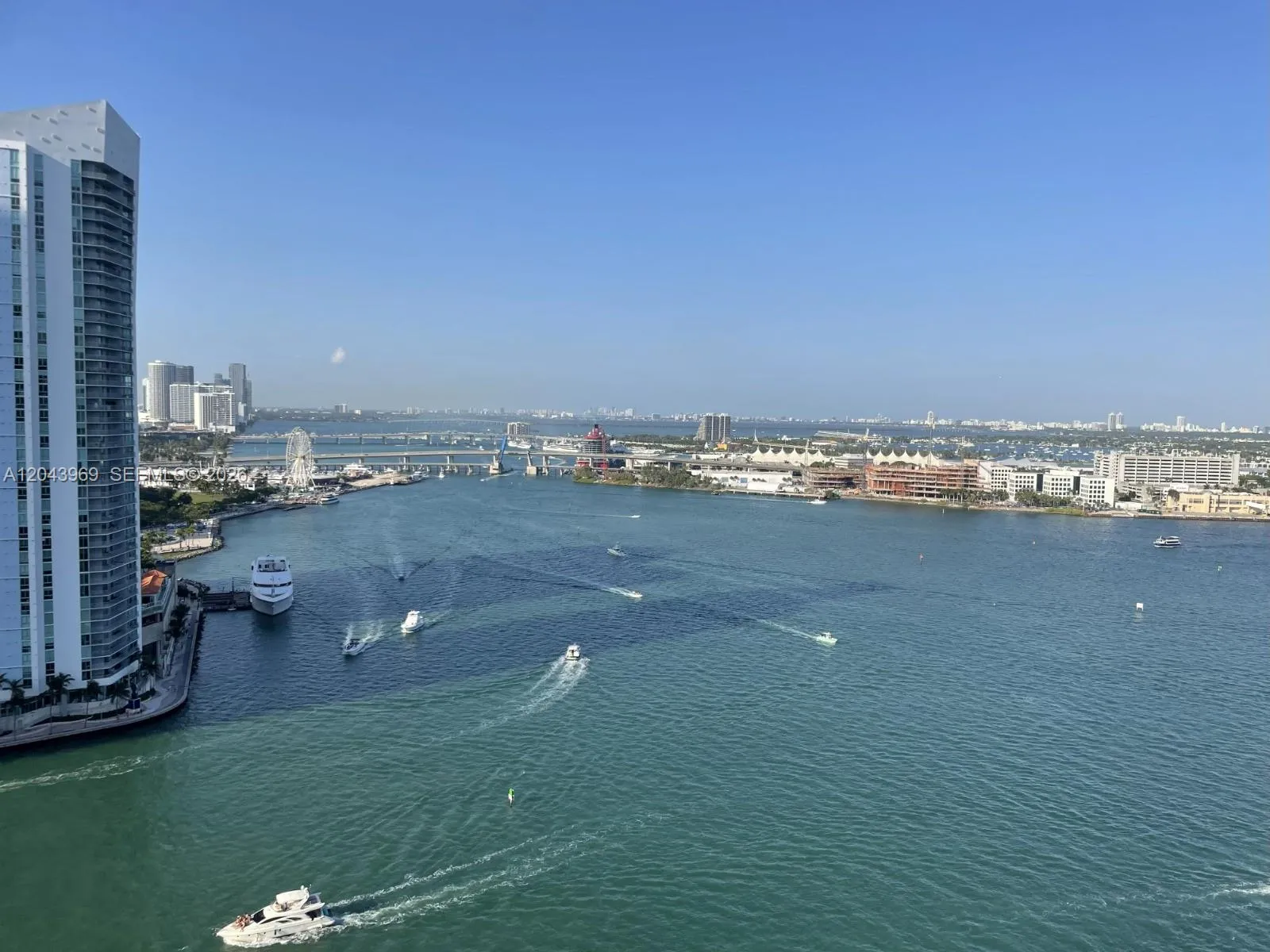 Foto de propiedad en 888 Brickell Key Drive 2610, Miami, FL 33131 Miami con MLS#