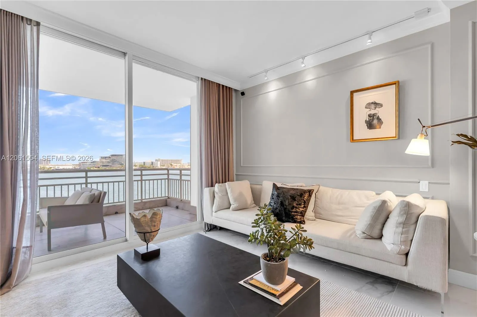Foto de propiedad en 888 Brickell Key Drive 508, Miami, FL 33131 Miami con MLS# 