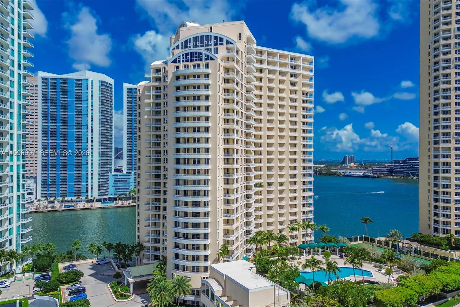 Foto de propiedad en 888 Brickell Key Drive 807, Miami, FL 33131 Miami con MLS#