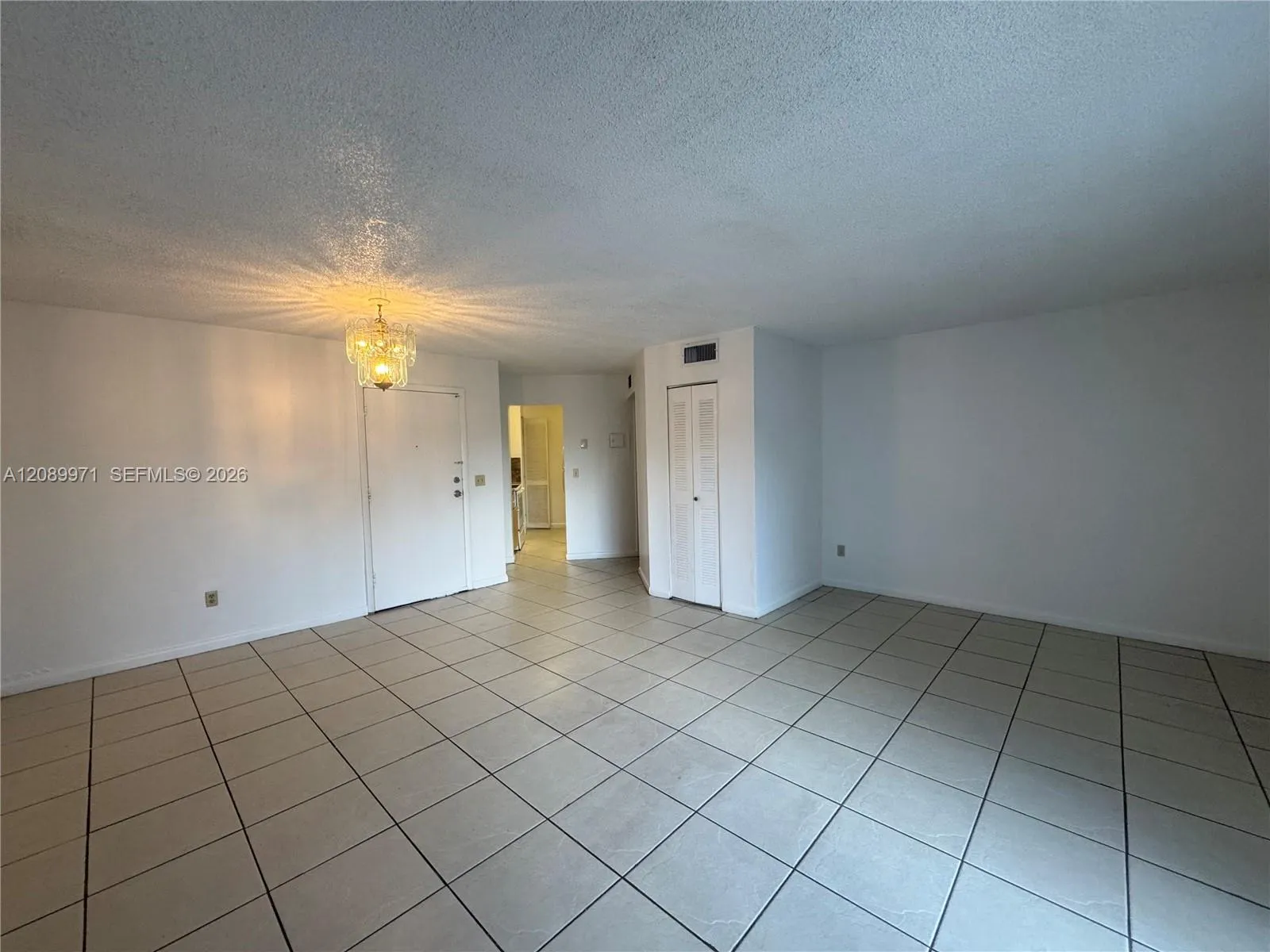 Foto de propiedad en 888 NE 132nd Street 205, North Miami, FL 33161 North Miami con MLS# 