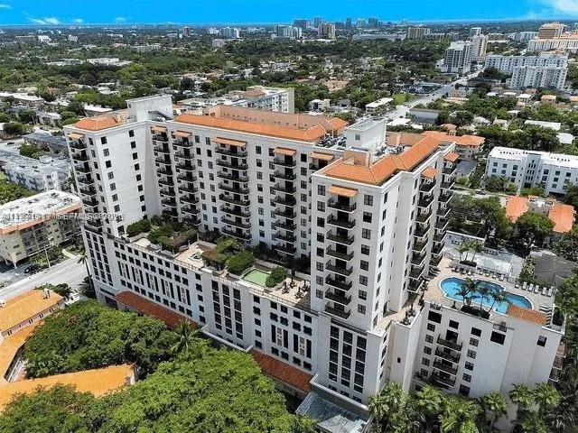 Foto de propiedad en 888 S Douglas Road 1213, Coral Gables, FL 33134 Coral Gables con MLS# 