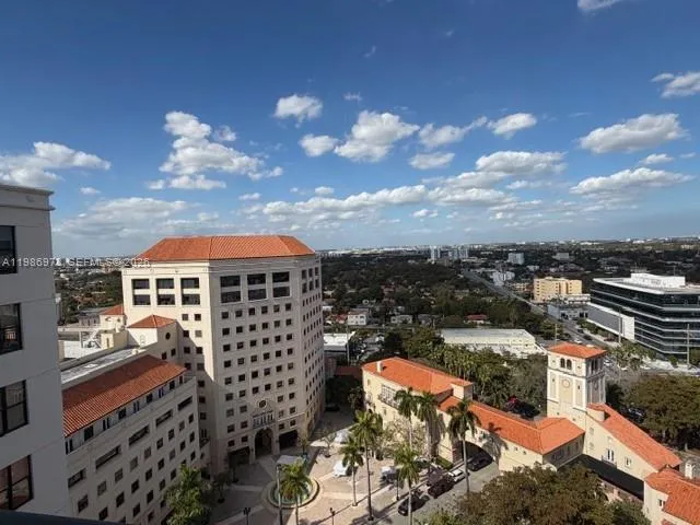 Foto de propiedad en 888 S Douglas Road PH11, Coral Gables, FL 33134 Coral Gables con MLS# 