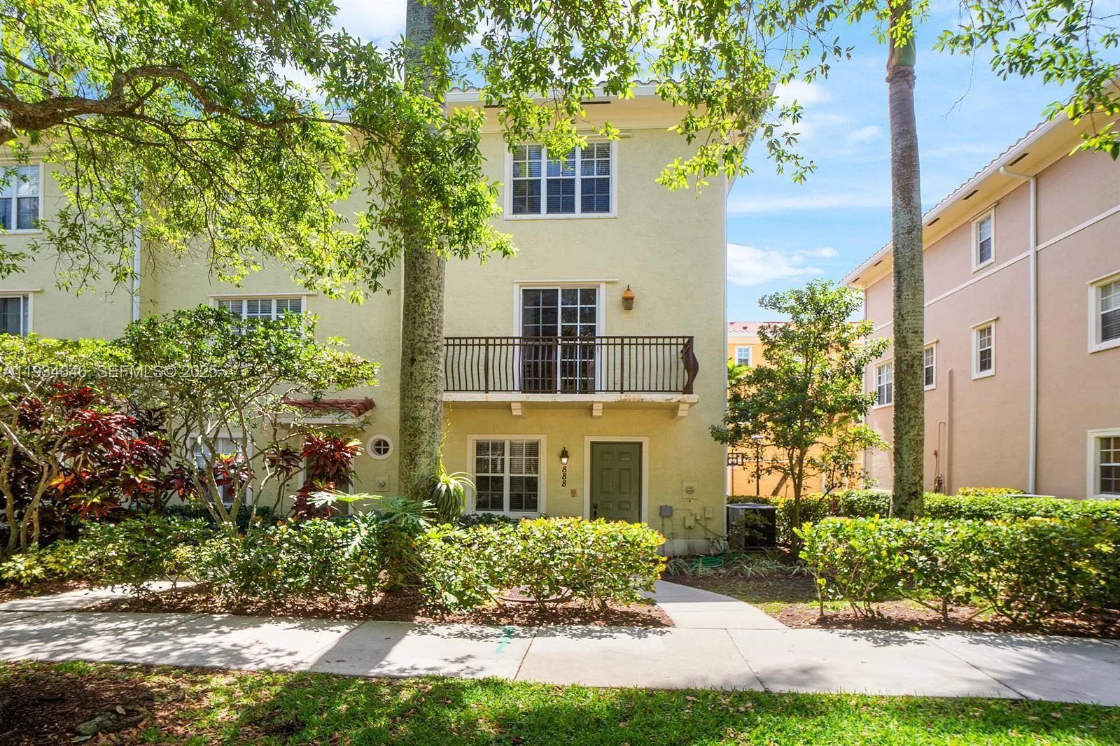 Foto de propiedad en 888 University Boulevard, Jupiter, FL 33458 Jupiter con MLS# 