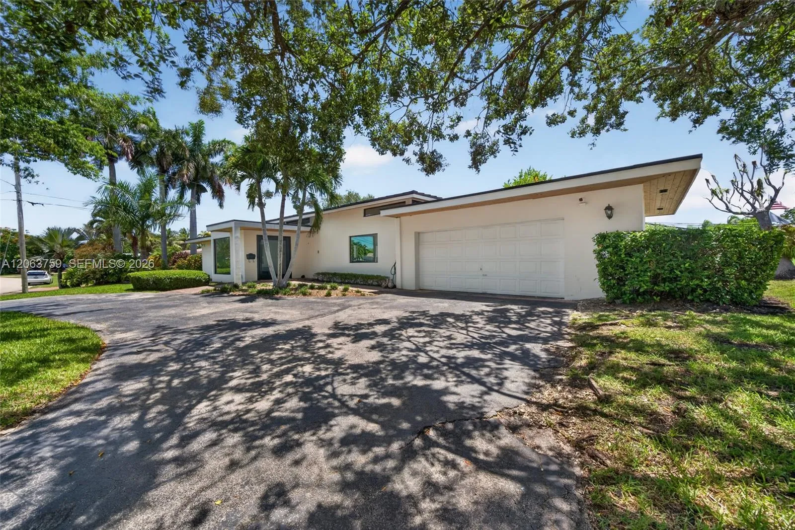Foto de propiedad en 8880 SW 149th Street, Palmetto Bay, FL 33176 Palmetto Bay con MLS# 