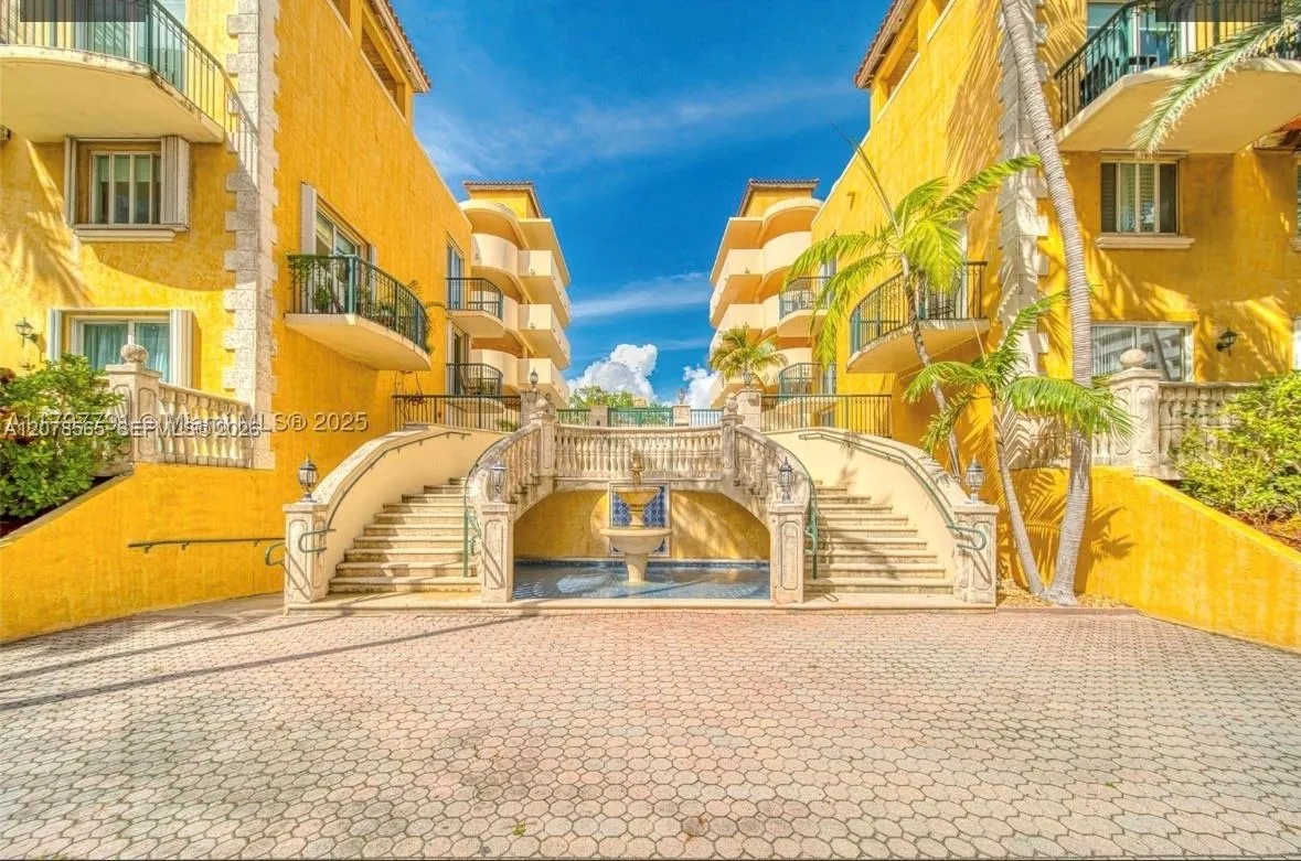 Foto de propiedad en 8888 Collins Avenue 206, Surfside, FL 33154 Surfside con MLS# 