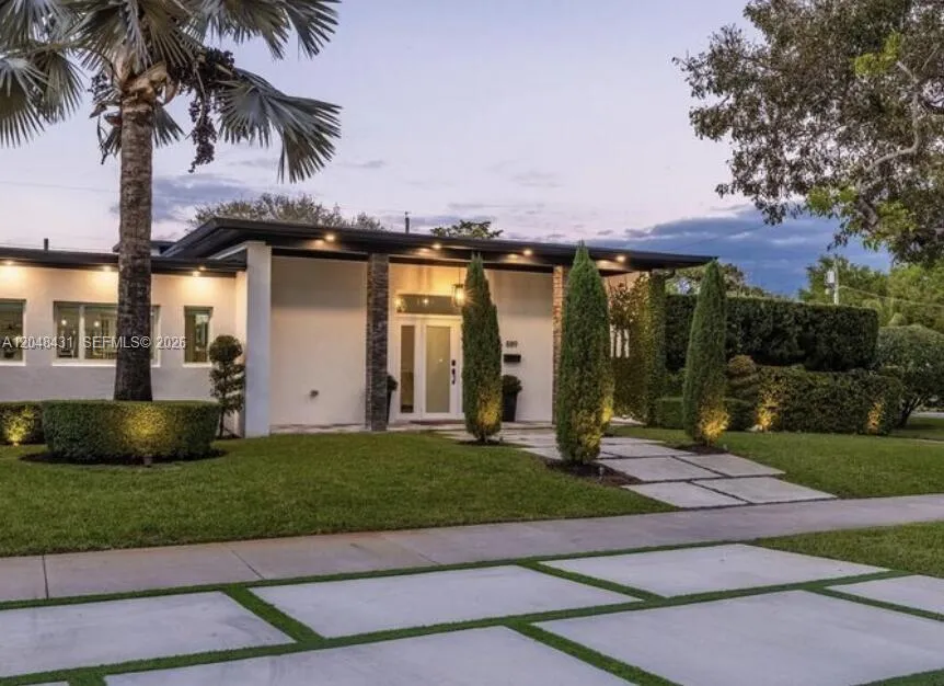 Foto de propiedad en 889 NE 97th Street, Miami Shores, FL 33138 Miami Shores con MLS# 