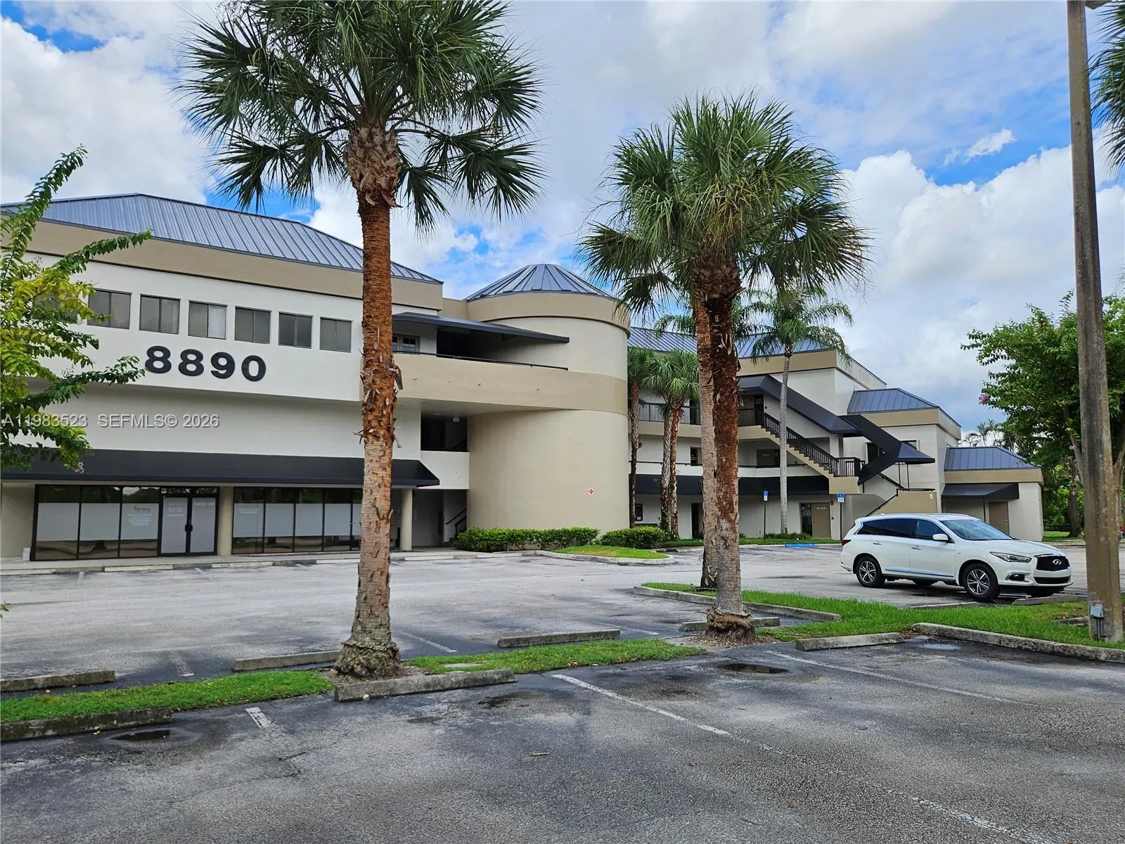 Foto de propiedad en 8890 W Oakland Park Boulevard M, Sunrise, FL 33351 Sunrise con MLS# 