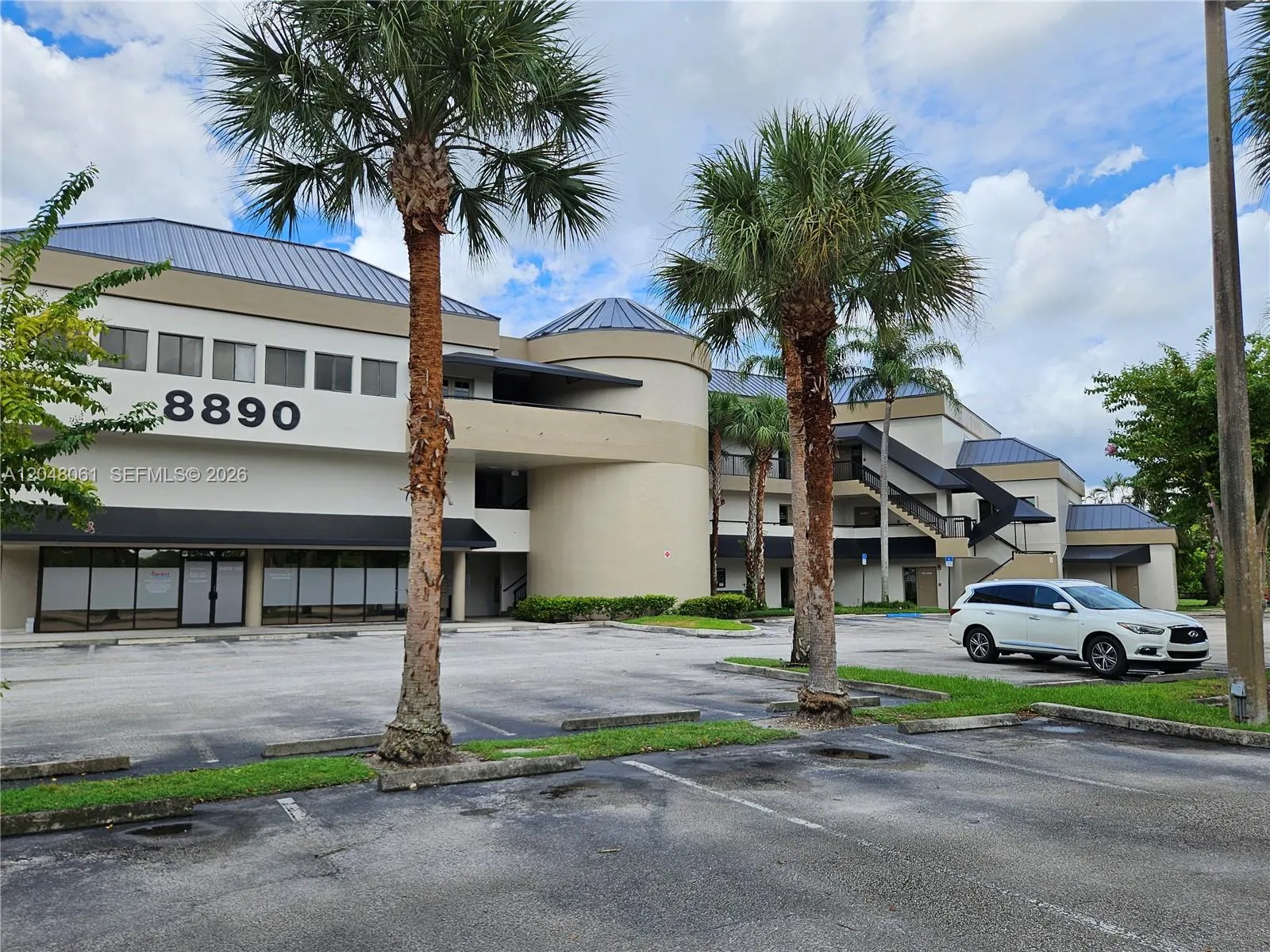 Foto de propiedad en 8890 W Oakland Park Boulevard M, Sunrise, FL 33351 Sunrise con MLS# 