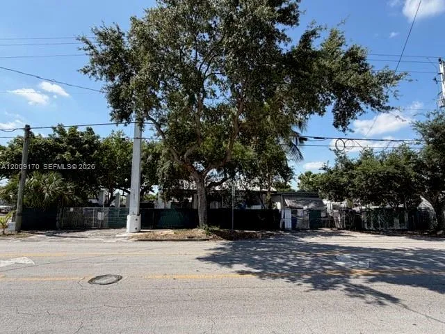 Foto de propiedad en 890 E 52nd Street, Hialeah, FL 33013 Hialeah con MLS# 