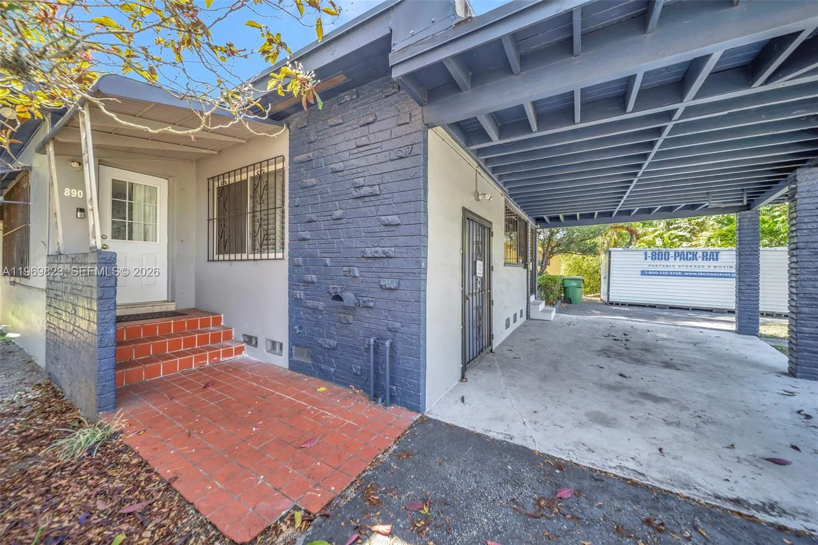 Foto de propiedad en 890 NE 138th Street, North Miami, FL 33161 North Miami con MLS# 