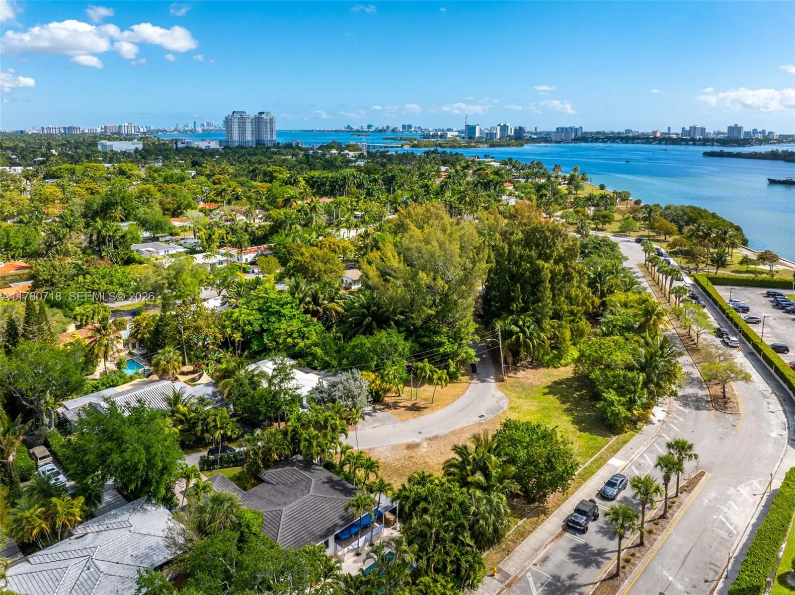 Foto de propiedad en 890 NE 70th Street, Miami, FL 33138 Miami con MLS# 