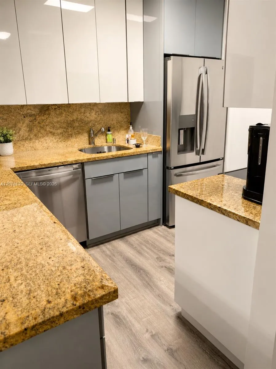 Foto de propiedad en 890 SW 129th Place 210, Miami, FL 33184 Miami con MLS# 