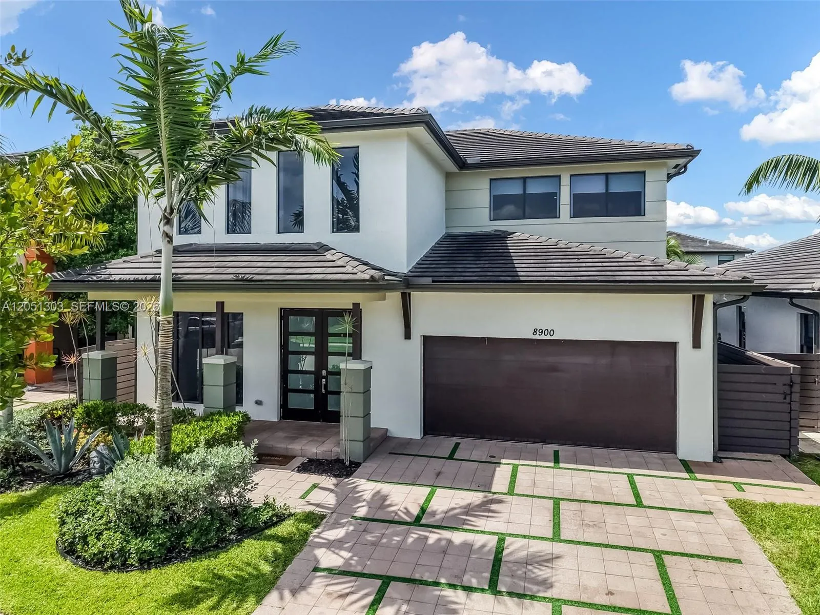 Foto de propiedad en 8900 NW 161st Terrace, Miami Lakes, FL 33018 Miami Lakes con MLS# 